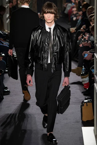 Look 25